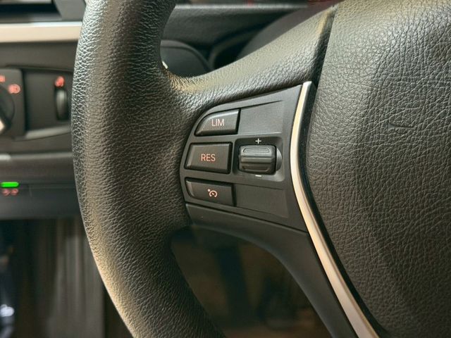 318i Sedan 5AS/盲點/車偏/IKEY免鑰匙/恆溫空調/定速巡航/LED頭燈 原版件 定期保養  第11張相片