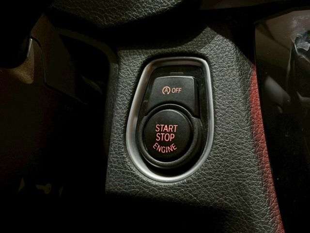 318i Sedan 5AS/盲點/車偏/IKEY免鑰匙/恆溫空調/定速巡航/LED頭燈 原版件 定期保養  第12張相片