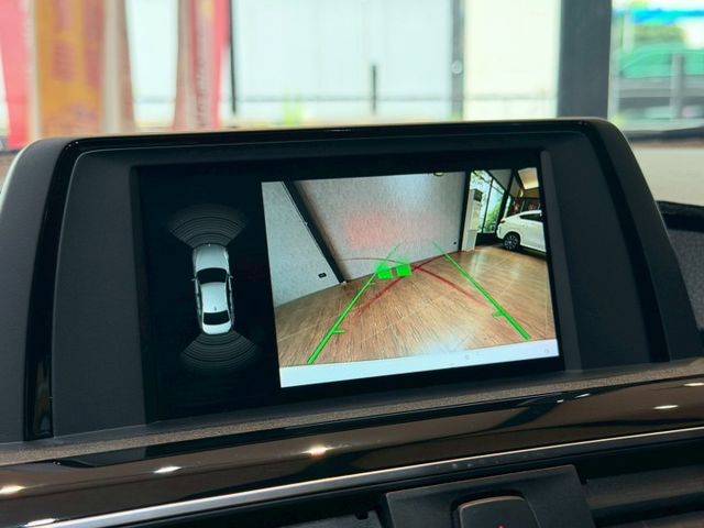 318i Sedan 5AS/盲點/車偏/IKEY免鑰匙/恆溫空調/定速巡航/LED頭燈 原版件 定期保養  第14張相片