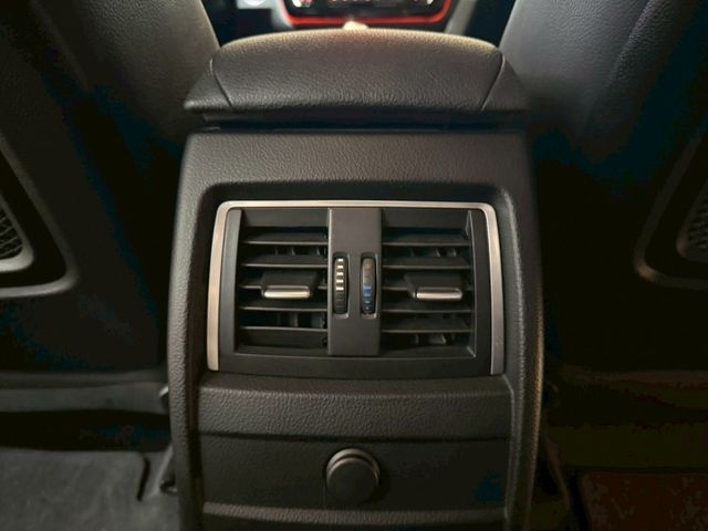 318i Sedan 5AS/盲點/車偏/IKEY免鑰匙/恆溫空調/定速巡航/LED頭燈 原版件 定期保養  第18張相片