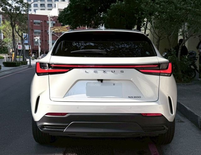 NX200豪華版 跟車/電尾門/電動椅/環景影像/加熱椅/電子後視鏡 原版件 定期保養 新車保固中  第3張相片