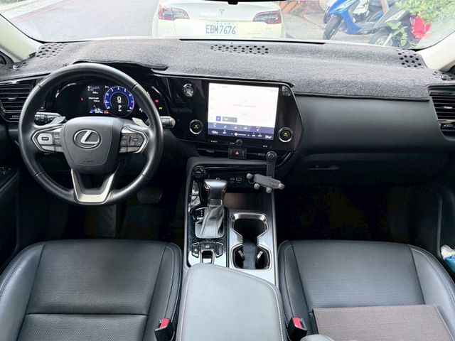 NX200豪華版 跟車/電尾門/電動椅/環景影像/加熱椅/電子後視鏡 原版件 定期保養 新車保固中  第7張相片