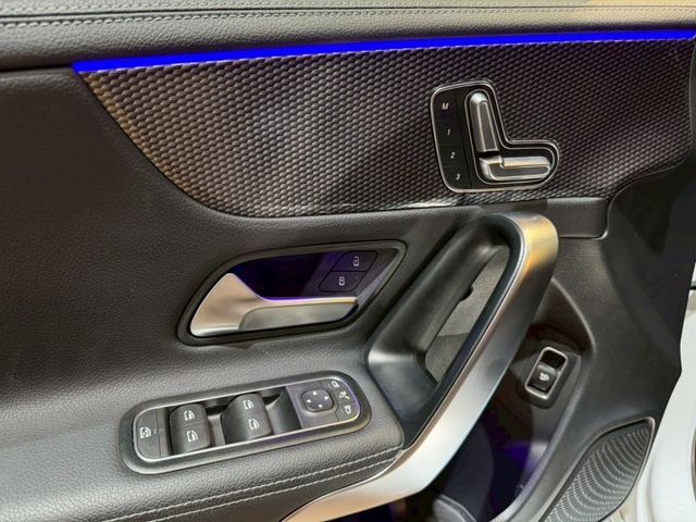 CLA 200 總代理 23P跟車/車偏/氣氛燈/雙液晶/LED頭燈 原版件 定期保養  第8張相片
