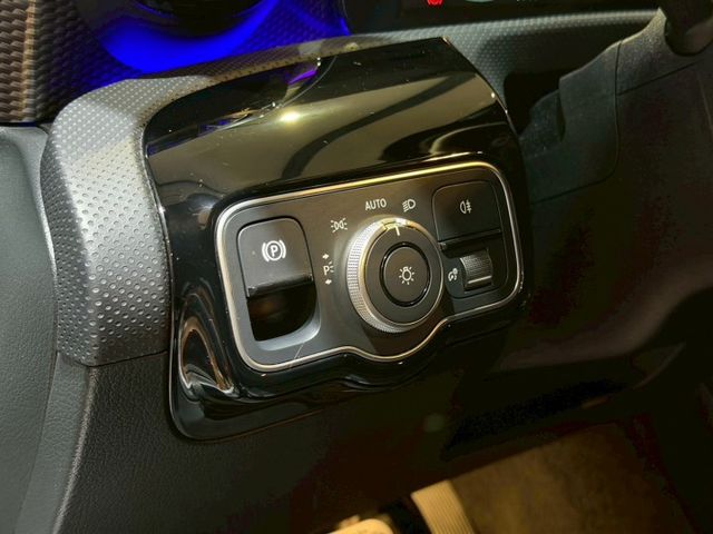 CLA 200 總代理 23P跟車/車偏/氣氛燈/雙液晶/LED頭燈 原版件 定期保養  第9張相片