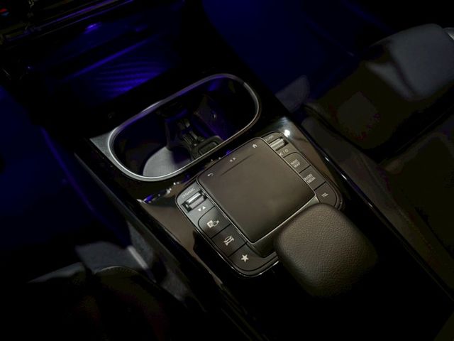 CLA 200 總代理 23P跟車/車偏/氣氛燈/雙液晶/LED頭燈 原版件 定期保養  第18張相片