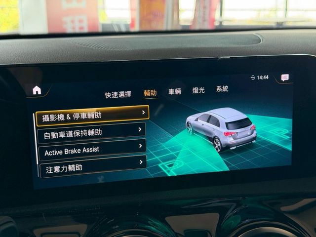 A180 5D運動版 23p跟車/車道維持/Carplay/環景影像/盲點/AMG專屬套件  原版件 定期保養 已認證  第17張相片