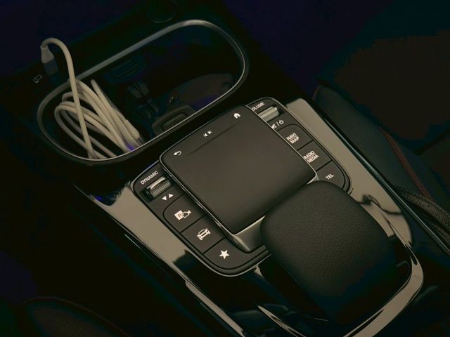 A180 5D運動版 23p跟車/車道維持/Carplay/環景影像/盲點/AMG專屬套件  原版件 定期保養 已認證  第20張相片