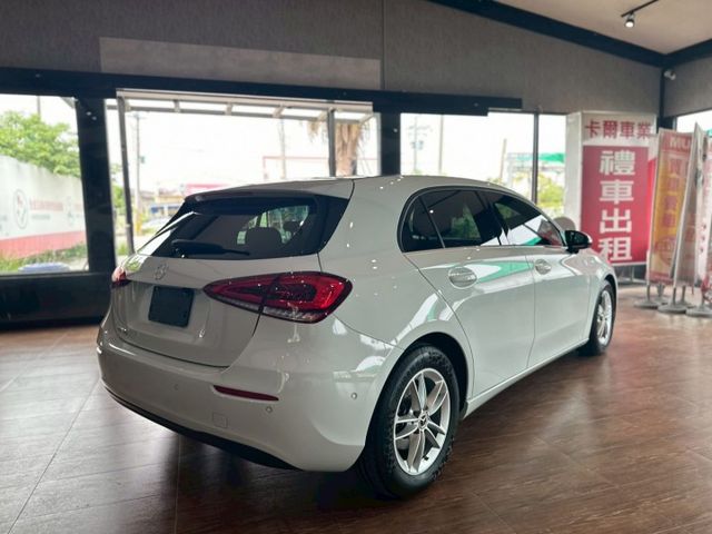 A180 5D 總代理 IKEY免鑰匙/盲點/氣氛燈/環景影像/電子後視鏡/自動停車 原版件 定期保養  第6張相片