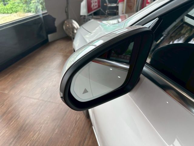 A180 5D 總代理 IKEY免鑰匙/盲點/氣氛燈/環景影像/電子後視鏡/自動停車 原版件 定期保養  第8張相片