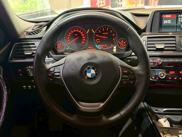 318i Sedan 5AS/盲點/車偏/IKEY免鑰匙/恆溫空調/定速巡航/LED頭燈 原版件 定期保養  第7張相片