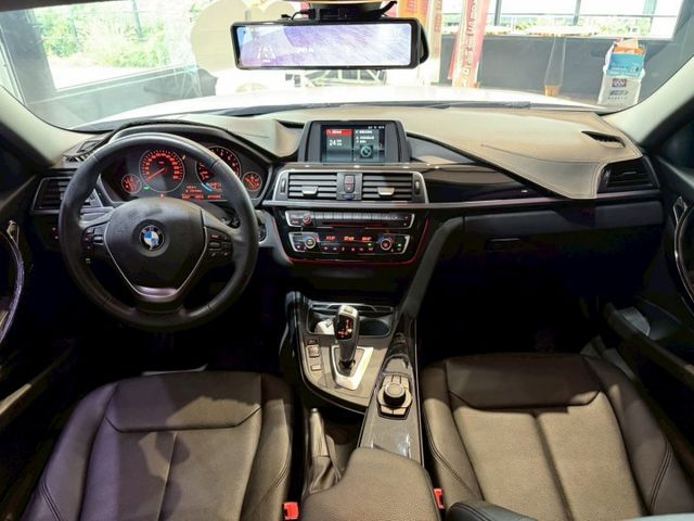 318i Sedan 5AS/盲點/車偏/IKEY免鑰匙/恆溫空調/定速巡航/LED頭燈 原版件 定期保養  第8張相片