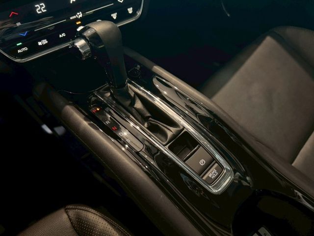HR-V 1.8 VTi-S IKEY免鑰匙/恆溫/導航/胎壓偵測 定期保養 已認證  第18張相片