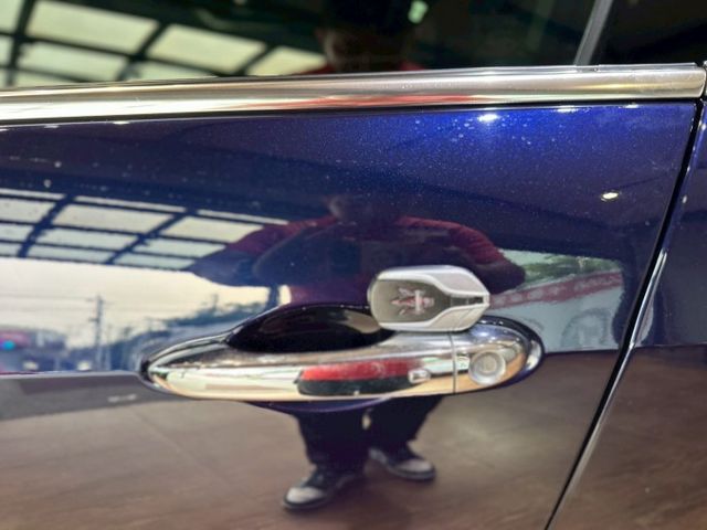 Ghibli 3.0 IKEY免鑰匙/恆溫空調/跑車時鐘/電動天窗/Carplay/紅色卡鉗 原版件 定期保養  第4張相片
