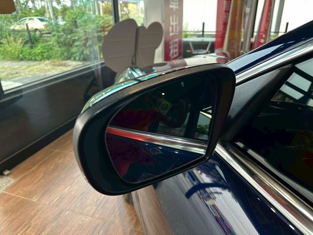 Ghibli 3.0 IKEY免鑰匙/恆溫空調/跑車時鐘/電動天窗/Carplay/紅色卡鉗 原版件 定期保養  第5張相片