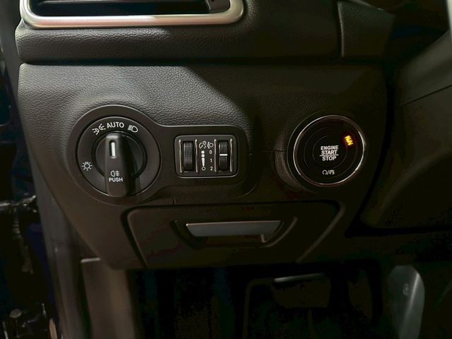 Ghibli 3.0 IKEY免鑰匙/恆溫空調/跑車時鐘/電動天窗/Carplay/紅色卡鉗 原版件 定期保養  第11張相片
