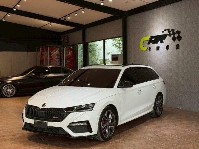 Octavia Combi RS ACC跟車/車偏/三區恆溫/RS專屬套件/全景天窗/數位儀表 原版件 定期保養 已認證  第1張相片