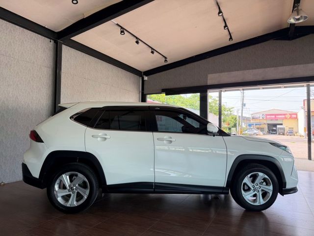 Yaris Cross 1.5享樂版 跟車/車偏/安卓機/環景影像/電子後視鏡 原版件 定期原廠保養 新車保固中  第3張相片