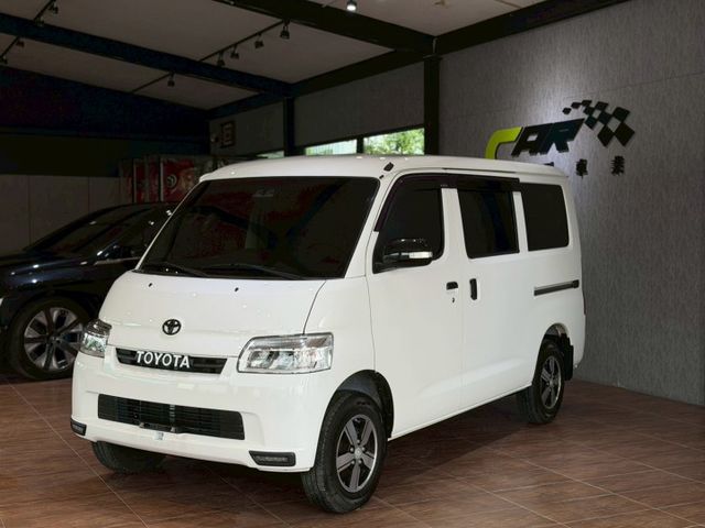 Town Ace 5人座TSS頂規版 原版件 新車保固中 車道偏離/胎壓偵測/怠速熄火/光感應頭燈  第1張相片