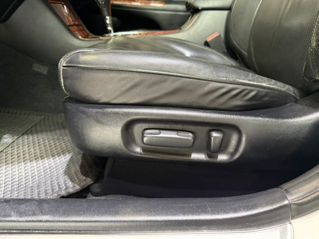 Camry 2.0 G版 電動座椅/電動天窗/後遮陽簾/恆溫空調/電折後視鏡 定期保養  第11張相片
