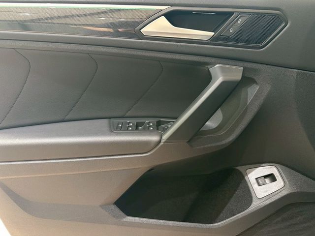 Tiguan 330TSI ACC跟車/抬顯/電尾門/環景/Carplay/三區恆溫/導航 原版件 定期保養 已認證  第11張相片