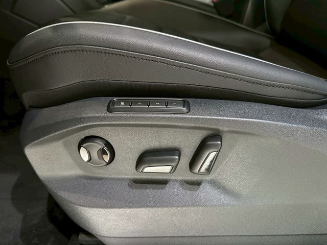 Tiguan 330TSI ACC跟車/抬顯/電尾門/環景/Carplay/三區恆溫/導航 原版件 定期保養 已認證  第14張相片