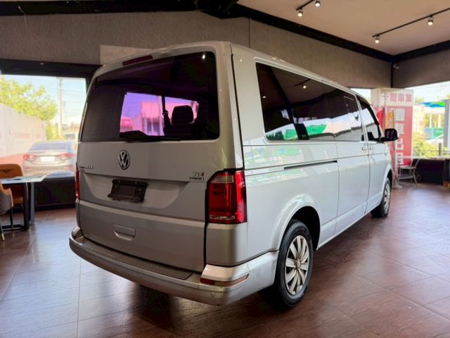 VW T6 CARAVELLE LWB手排 倒車雷達/恆溫空調/第三排座椅 原版件 稀有的商務車 定期保養已認證  第4張相片