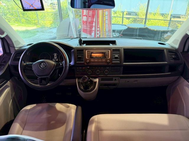 VW T6 CARAVELLE LWB手排 倒車雷達/恆溫空調/第三排座椅 原版件 稀有的商務車 定期保養已認證  第9張相片