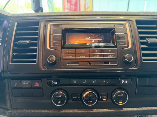 VW T6 CARAVELLE LWB手排 倒車雷達/恆溫空調/第三排座椅 原版件 稀有的商務車 定期保養已認證  第14張相片