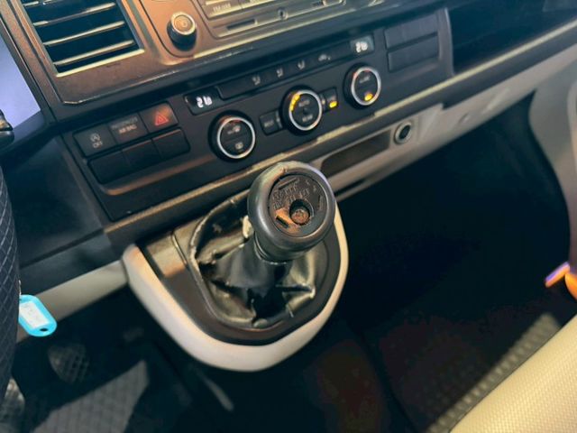 VW T6 CARAVELLE LWB手排 倒車雷達/恆溫空調/第三排座椅 原版件 稀有的商務車 定期保養已認證  第15張相片