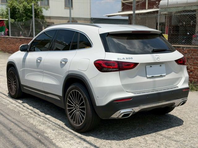 GLA200 總代理 23P跟車/車偏/環景影像/電尾門/Carplay/雙液晶螢幕 原版件 定期保養  第2張相片