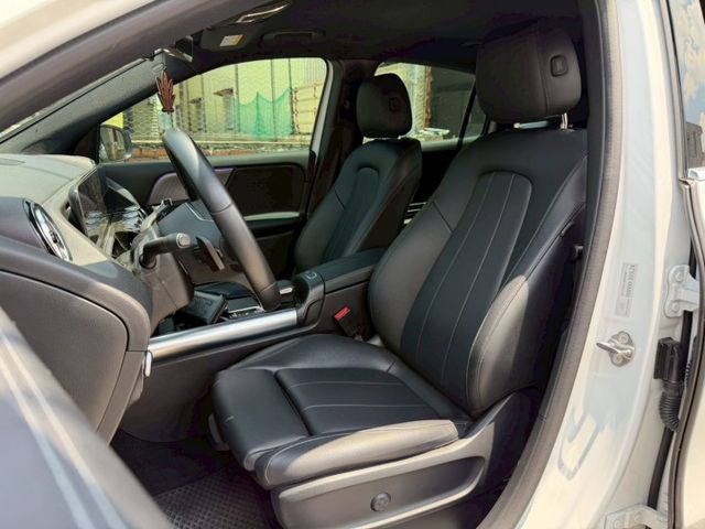 GLA200 總代理 23P跟車/車偏/環景影像/電尾門/Carplay/雙液晶螢幕 原版件 定期保養  第6張相片