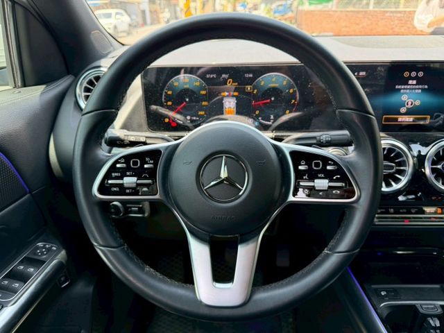 GLA200 總代理 23P跟車/車偏/環景影像/電尾門/Carplay/雙液晶螢幕 原版件 定期保養  第8張相片