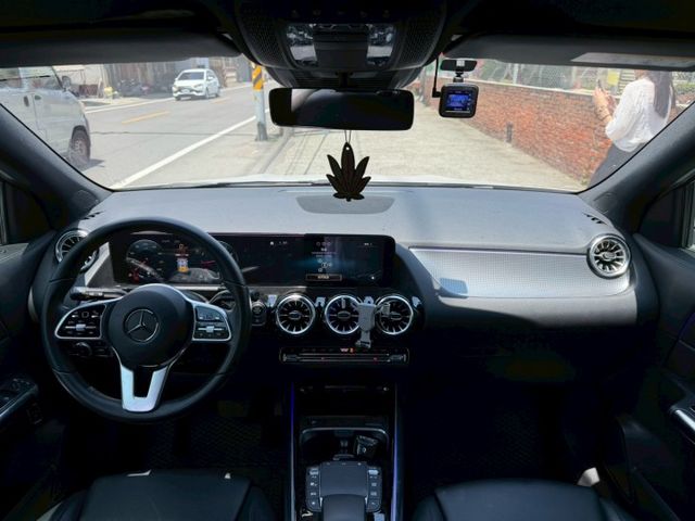 GLA200 總代理 23P跟車/車偏/環景影像/電尾門/Carplay/雙液晶螢幕 原版件 定期保養  第9張相片
