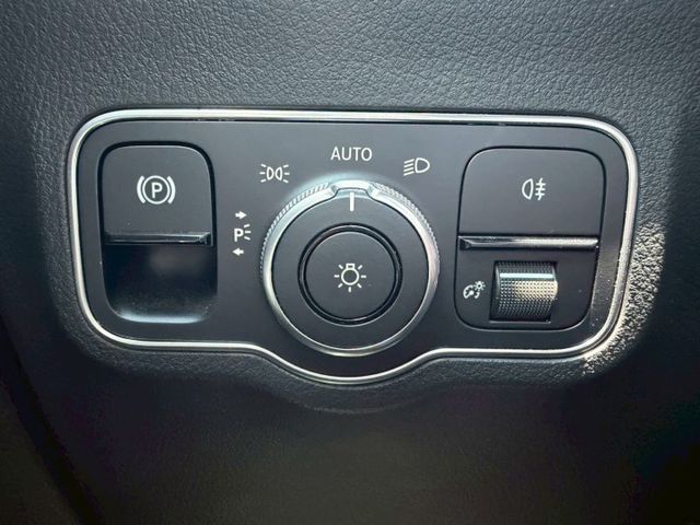 GLA200 總代理 23P跟車/車偏/環景影像/電尾門/Carplay/雙液晶螢幕 原版件 定期保養  第12張相片