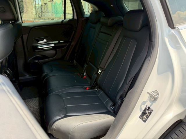 GLA200 總代理 23P跟車/車偏/環景影像/電尾門/Carplay/雙液晶螢幕 原版件 定期保養  第19張相片