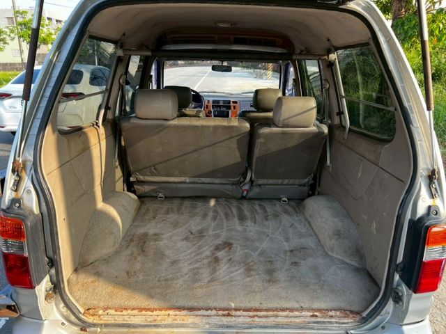 TOYOTA 瑞獅1.8 自排 電折後視鏡/後座出風口 賺錢生財工作車 定期保養  第7張相片
