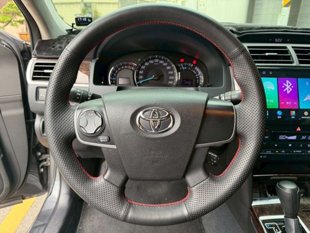 2018 Toyota Camry 2.0 尊爵版 IKEY免鑰匙/恆溫空調/駕駛電動椅/電動天窗/安卓機 定期保養  第5張相片