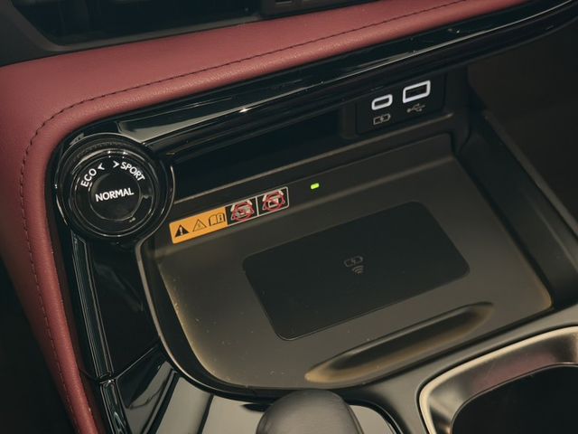 2022 Lexus NX350h 白  第16張相片