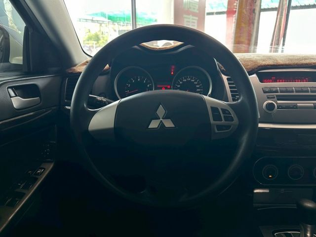Lancer IO撼動型 IKEY免鑰匙/倒車雷達/定速巡航/電折後視鏡 原版件 定期保養  第8張相片