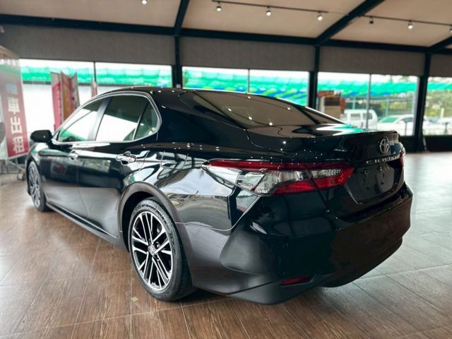 Camry 2.0尊爵 ACC跟車/車道維持/盲點/Carplay/雙前通風椅/電動椅/M1魚眼頭燈 原版件 定期保養  第2張相片