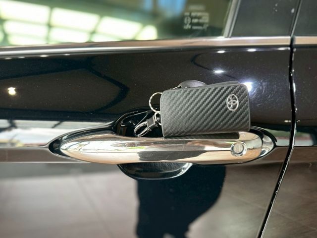 Camry 2.0尊爵 ACC跟車/車道維持/盲點/Carplay/雙前通風椅/電動椅/M1魚眼頭燈 原版件 定期保養  第4張相片