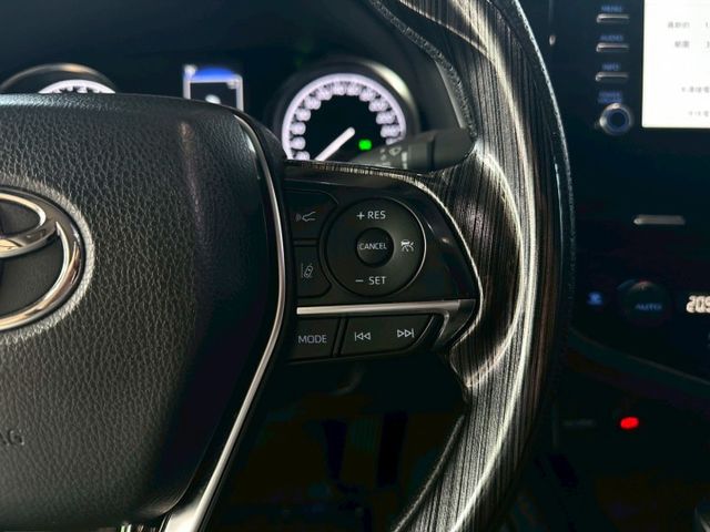 Camry 2.0尊爵 ACC跟車/車道維持/盲點/Carplay/雙前通風椅/電動椅/M1魚眼頭燈 原版件 定期保養  第12張相片