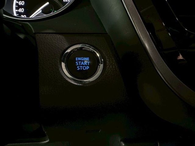 Camry 2.0尊爵 ACC跟車/車道維持/盲點/Carplay/雙前通風椅/電動椅/M1魚眼頭燈 原版件 定期保養  第13張相片