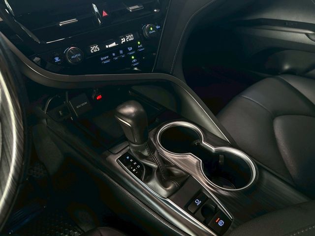 Camry 2.0尊爵 ACC跟車/車道維持/盲點/Carplay/雙前通風椅/電動椅/M1魚眼頭燈 原版件 定期保養  第18張相片