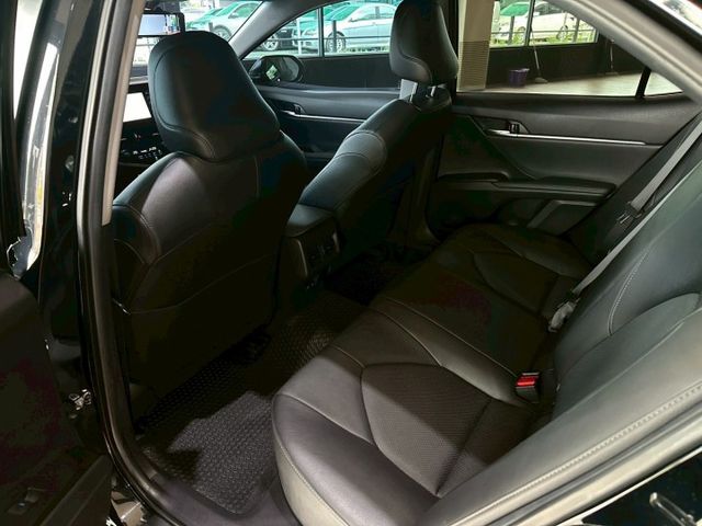 Camry 2.0尊爵 ACC跟車/車道維持/盲點/Carplay/雙前通風椅/電動椅/M1魚眼頭燈 原版件 定期保養  第19張相片