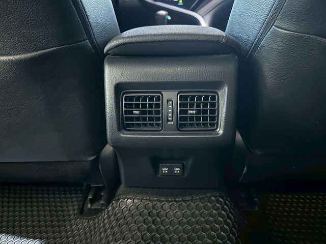 Camry 2.0尊爵 ACC跟車/車道維持/盲點/Carplay/雙前通風椅/電動椅/M1魚眼頭燈 原版件 定期保養  第20張相片