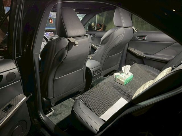 IS300h F-Sport Navi版 車偏/ML音響/冷熱通風椅/Ikey免鑰匙/電動天窗/數位儀表原版件 定期保養  第18張相片