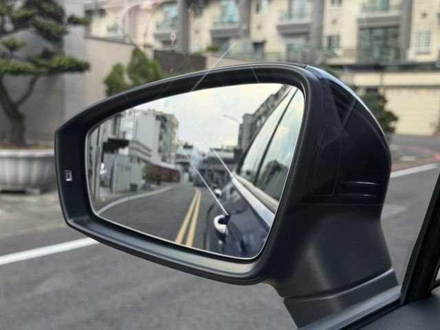 Tiguan R 跟車/車道維持/HK音響/盲點/環景/IKEY免鑰匙/數位儀表/藍色卡鉗 原版件 原廠保養  第5張相片