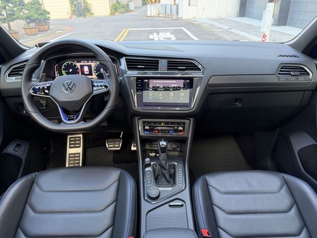 Tiguan R 跟車/車道維持/HK音響/盲點/環景/IKEY免鑰匙/數位儀表/藍色卡鉗 原版件 原廠保養  第10張相片