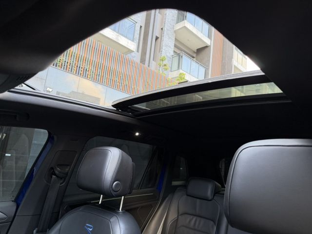 Tiguan R 跟車/車道維持/HK音響/盲點/環景/IKEY免鑰匙/數位儀表/藍色卡鉗 原版件 原廠保養  第13張相片
